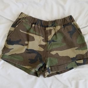 Forever 21 camo shorts